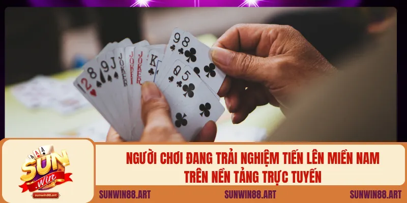 Người chơi đang trải nghiệm tiến lên miền Nam trên nền tảng trực tuyến